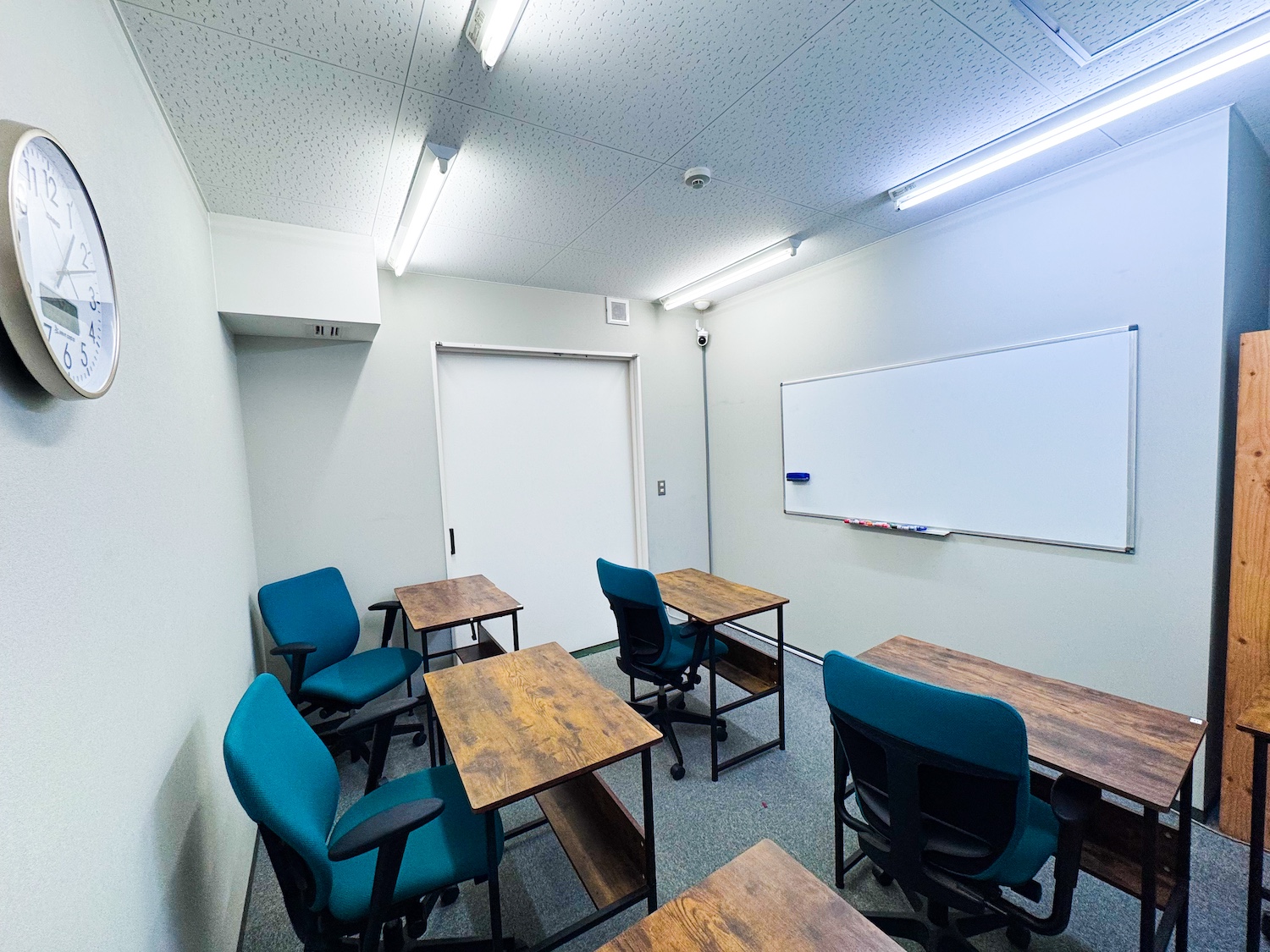 医学部予備校メディセンス大阪天満宮校　教室内の様子3